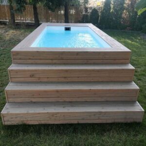 Piscina Contentor com Revestimento em Madeira