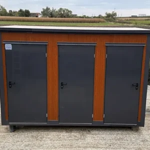 Contentor sanitário tipo pavilhão com cabine tripla